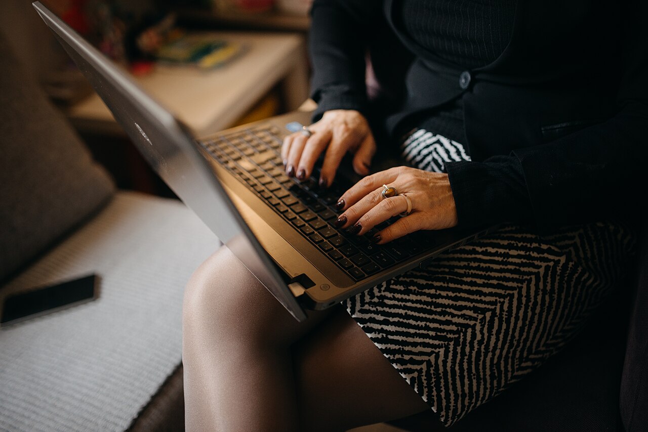 Romance Scams: The Red Flags Banks Are Trained to Watch